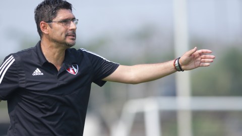 Raúl Chabrand director técnico de la Selección de México Sub 23.