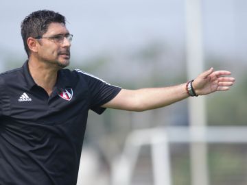 Raúl Chabrand director técnico de la Selección de México Sub 23.