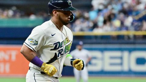 Isaac Paredes tuvo una noche de ensueño con seis carreras impulsadas y dos cuadrangulares.