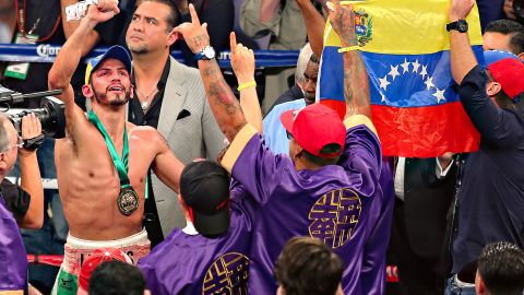 Jorge Linares enfrento al japónes Nihito Arakawa en pelea elminatoria en los pesos ligeros.