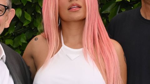 Karol G en la sede Warner Music Group e Interscope Records en Los Ángeles.