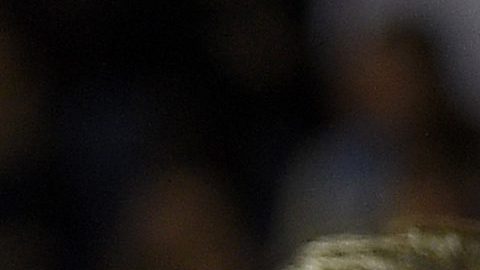 Marc Piqué, su hermano Gerard Piqué y su sobrino, Milan Piqué, en un juego de basketball en Barcelona durante el 2016.