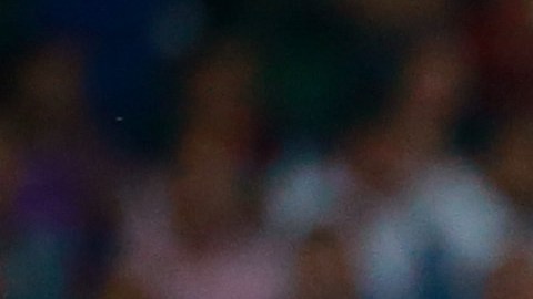 Messi celebra un gol cerca de Gareth Bale en la época que ambos vestían los uniformes del FC Barcelona y Real Madrid respectivamente.