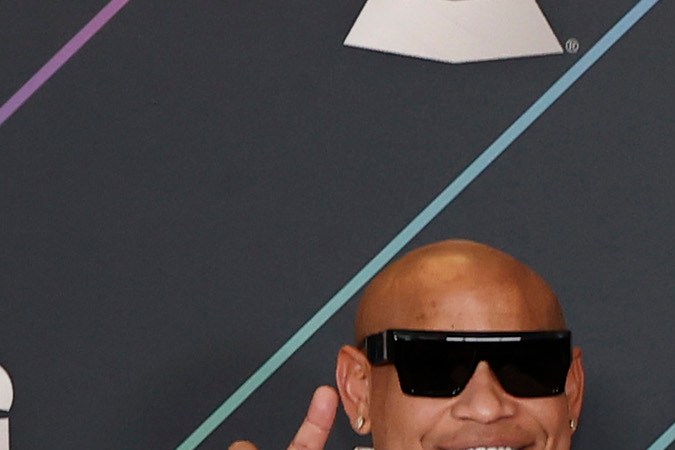 Alexander Delgado y Randy Malcom de Gente de Zona, Yotuel, Beatriz Luengo, El Funky, Descemer Bueno en el Latin Grammy 2021.