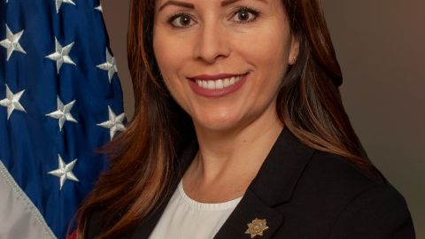 La latina Natasha Crawford es la primera jefa mujer de todos los investigadores de la fiscalía en el condado de RIverside.