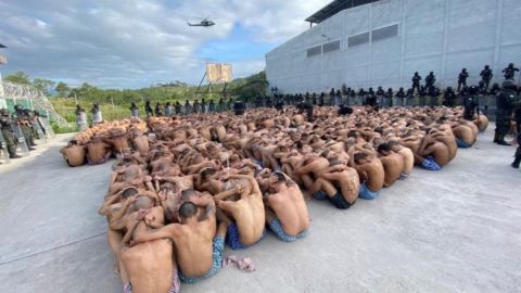 La policía militar de Honduras tomó el control de los centros penales.