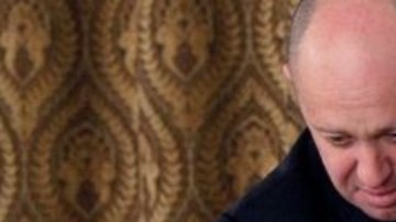 Yevgeny Prigozhin, a la izquierda, es conocido como "el chef de Vladimir Putin".