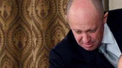 Yevgeny Prigozhin, a la izquierda, es conocido como "el chef de Vladimir Putin".