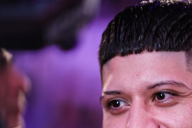 Santa Fe Klan es un cantante urbano que surgió de un barrio en Guanajuato