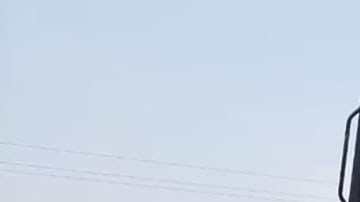 Camioneta del Ejército destrozada por una mina terrestre