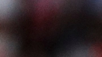 Un fanático saltó a la cancha a abrazar a Cristiano Ronaldo.