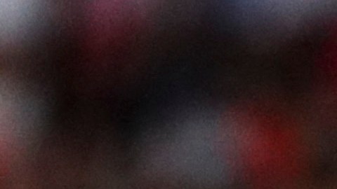 Un fanático saltó a la cancha a abrazar a Cristiano Ronaldo.