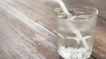 Por qué no está bien tomar agua gasificada todos los días