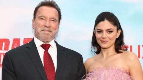 Arnold Schwarzenegger y Monica Barbaro