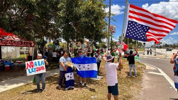 Manifestantes latinos protestaron en Tampa contra ley de inmigración de Florida