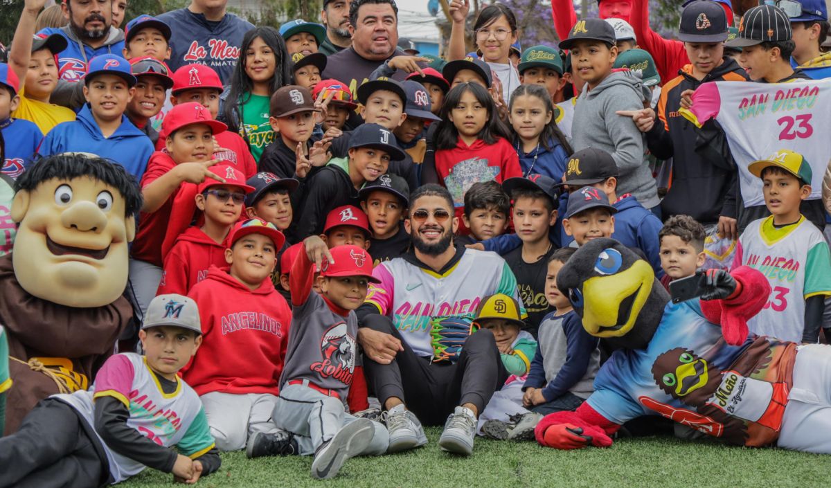 Padres star Fernando Tatis Jr. hosts baseball clinic for Mexican kids in Tijuana