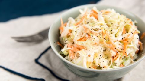 Por qué comer ensalada de repollo es beneficioso para tu salud