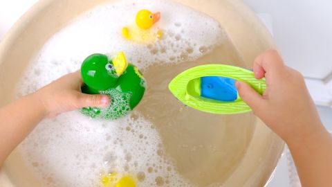 Retiran del mercado 7.5 millones juguetes de Baby Shark por riesgo de los niños