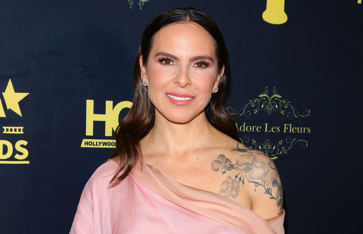 Kate Del Castillo Presume Su Cuerpo Al Tomar El Sol Usando Un Microbikini Amarillo La Opinión