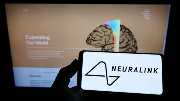 Neuralink comenzará pruebas de implantes de cerebros en humanos antes de finales de año