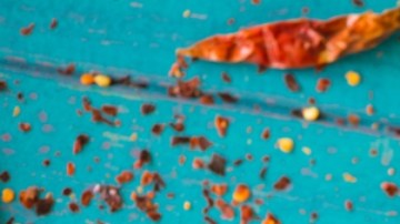Por qué comer picante afecta las hemorroides
