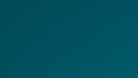 Algunos signos del zodiaco prefieren llevar su dolor en soledad.