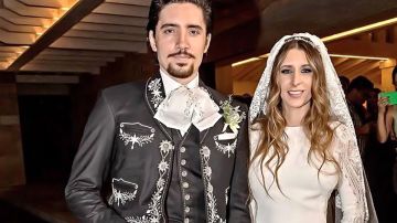 Alex Fernández, hijo de Alejandro Fernández, en la celebración de su boda religiosa con Alexia Hernández.