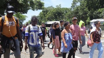 Haitianos y africanos se suman a los venezolanos en una caravana migrante que busca el sueño americano