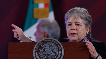 México afirma que la migración hacia EE.UU. bajó un 50% tras el fin del Título 42 y la llegada del Título 8