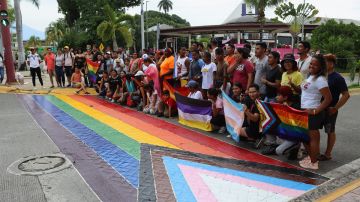 Migrantes de la comunidad gay protestan en el sur de México contra la discriminación y la xenofobia