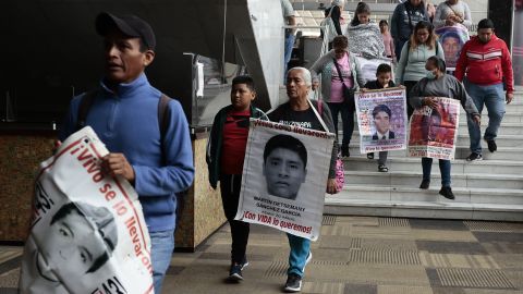 Familiares de los 43 estudiantes desaparecidos en Ayotzinapa participaron en la presentación del GIEI.