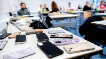 Países Bajos alistan prohibición de celulares a estudiantes mientras están en clase
