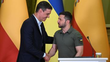 Pedro Sánchez (i) y Volodimir Zelensky en Kiev, capital de Ucrania.