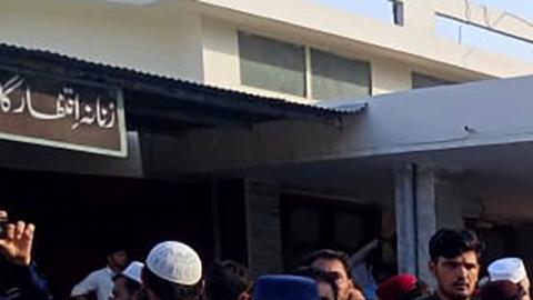 Pakistán: al menos 40 personas mueren en explosión de bomba