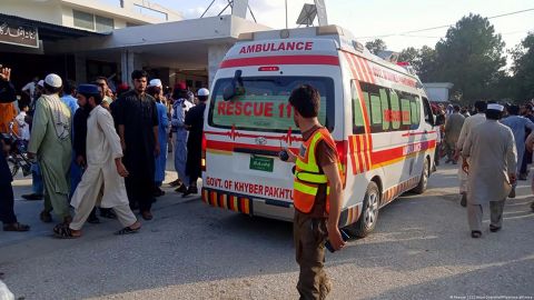 Pakistán: al menos 40 personas mueren en explosión de bomba