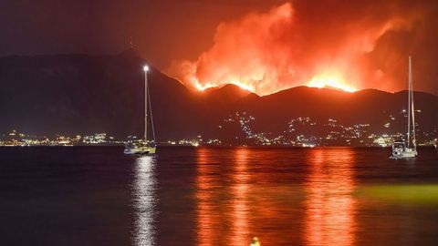 Incendios arrasan con Rodas: las fotos que muestran el antes y después en la turística isla griega