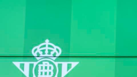 Sergio Canales en su despedida con el Betis antes de sumarse a Rayados.