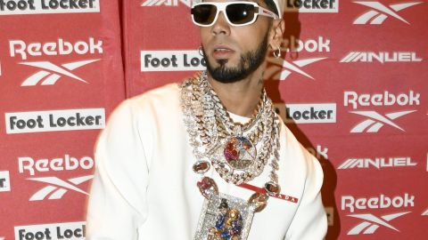 Anuel AA, cantante de género urbano en un evento en Puerto Rico.