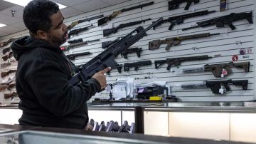 En EE.UU. es legal la compra de armas, incluso de asalto, que son usadas por el Ejército.