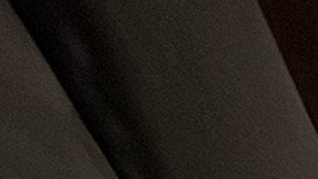 La artista Myisha Arellano realiza el mural Long Beach Embrace. (Cortesía)