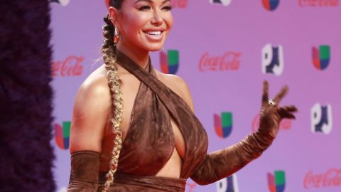 Chiquis Rivera en la alfombra roja de los Premios Juventud 2023.