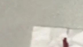 Cartel de "¡Ayúdame!" que mostró la víctima del secuestro.