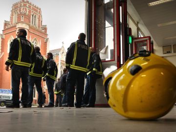 Dos bomberos baleados en tiroteo dentro de una estación de Alabama