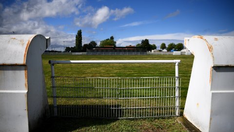 Campo de fútbol amateur.