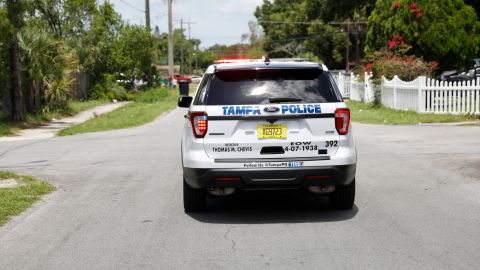 Policía de Florida mató a hombre que apuñaló a una mujer y disparó a oficiales con un rifle AK-47