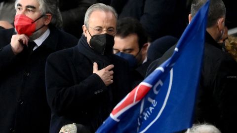 Florentino Pérez en el estadio del PSG.