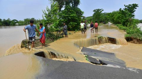 Deslizamiento de tierra en India suma ya 27 muertos y decenas de desaparecidos