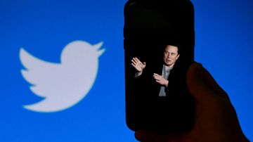 Elon Musk sustituirá el pajarito azul de Twitter por una “X”