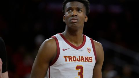 Vincent Iwuchukwu, joven jugador del baloncesto universitario con los USC Trojans.