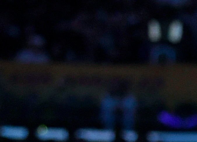Carlos Vela con gorra de los Dodgers disfrutando de un partido de Lakers junto al actor y copropietario de Los Angeles Football Club, Will Ferrer en marzo de 2023. Foto: Kevork Djansezian/Getty Images.